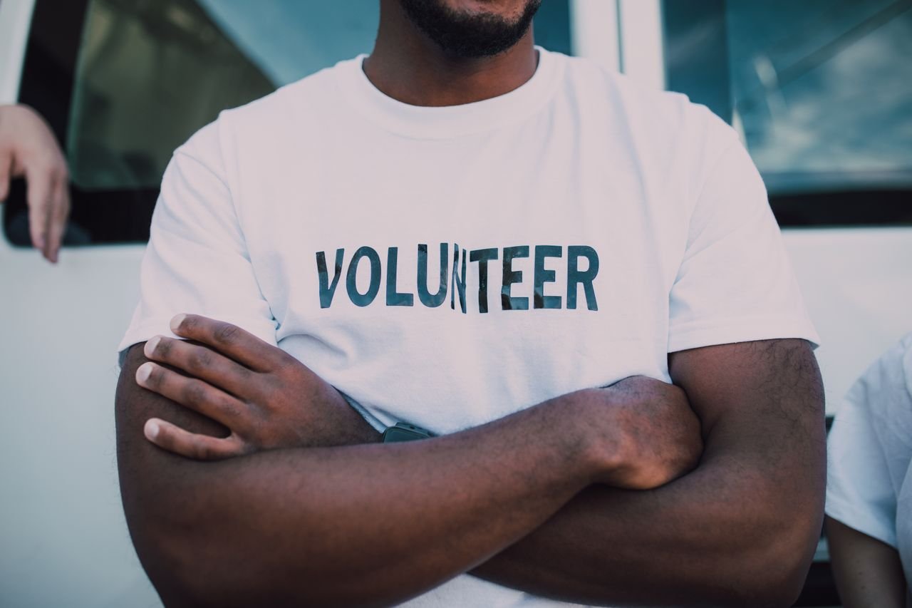 A person wearing a volunteer T-shirt